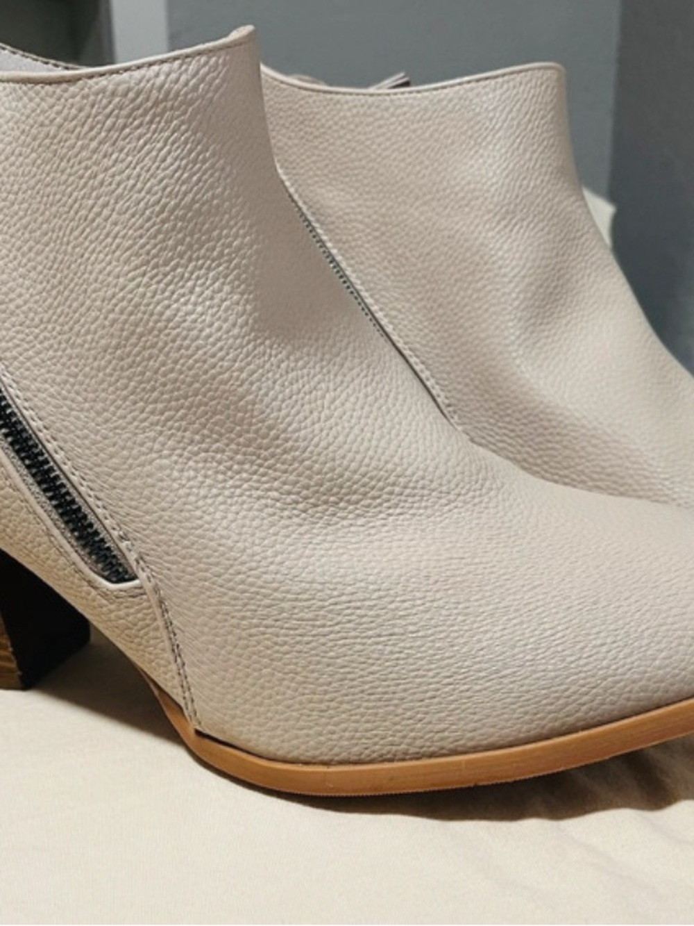 torrid Cream Pebbled Leather Ankle Booties with Side Zip SZ13